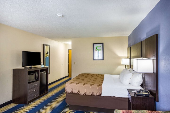 Standard | King Bed (10 of 13)