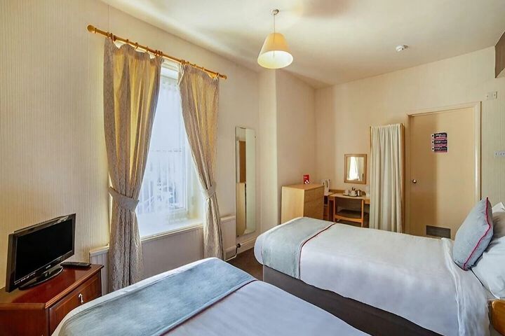 Room 10 of 31