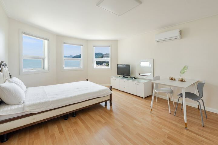 Room 53 of 85
