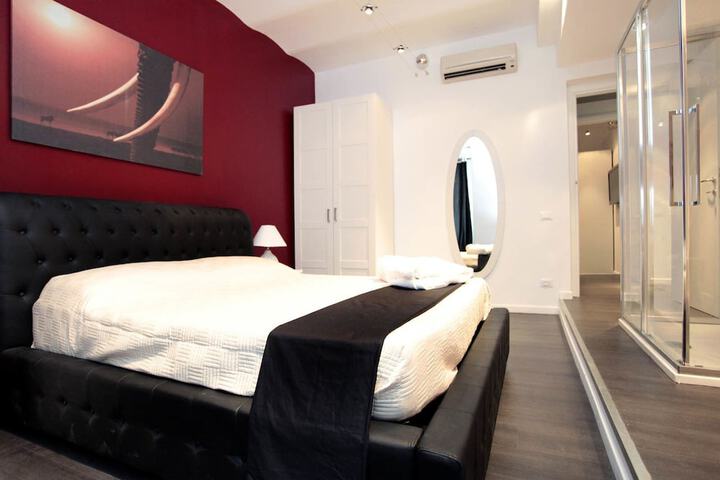 Room 4 of 20
