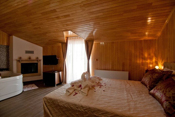 Room 12 of 86
