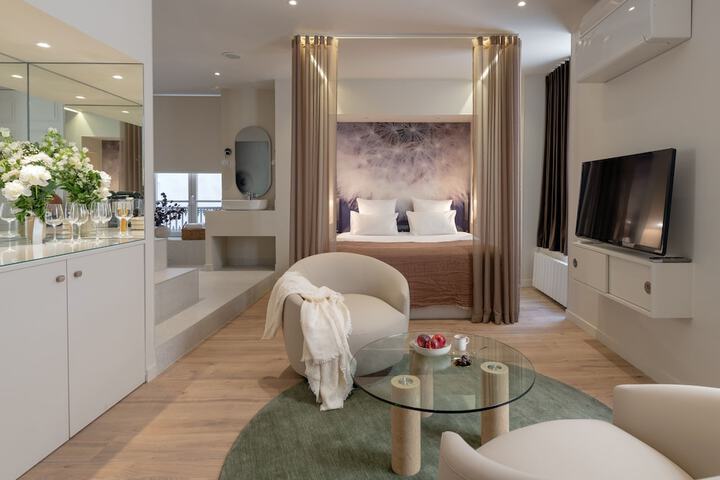 Room 404 of 780