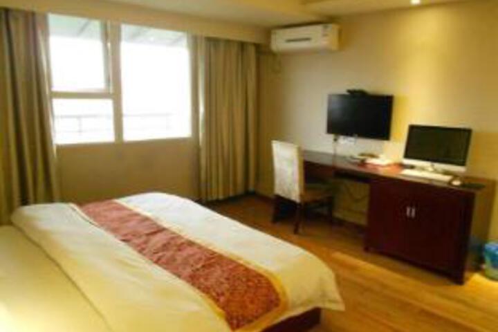 Room 5 of 6