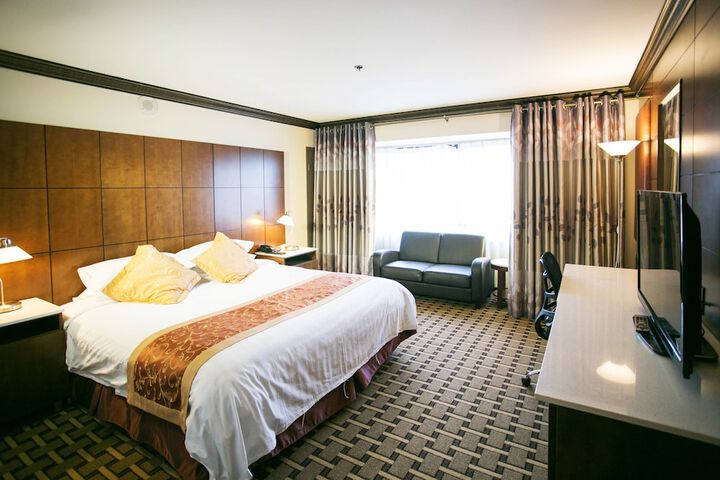Luxury King Bed (1 of 8)