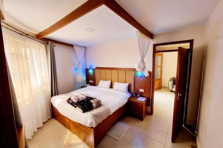 Room 7 of 32