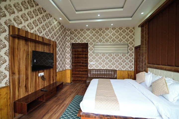 Room 25 of 42