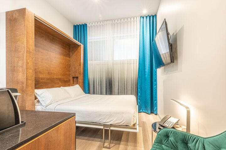 Room 14 of 60