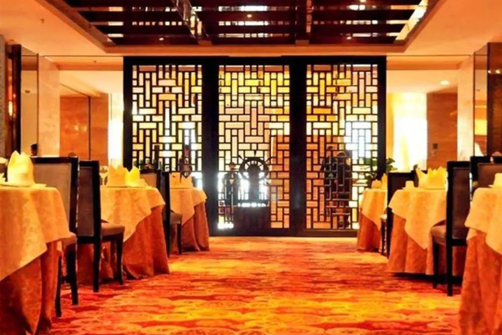 Dining 5 of 9