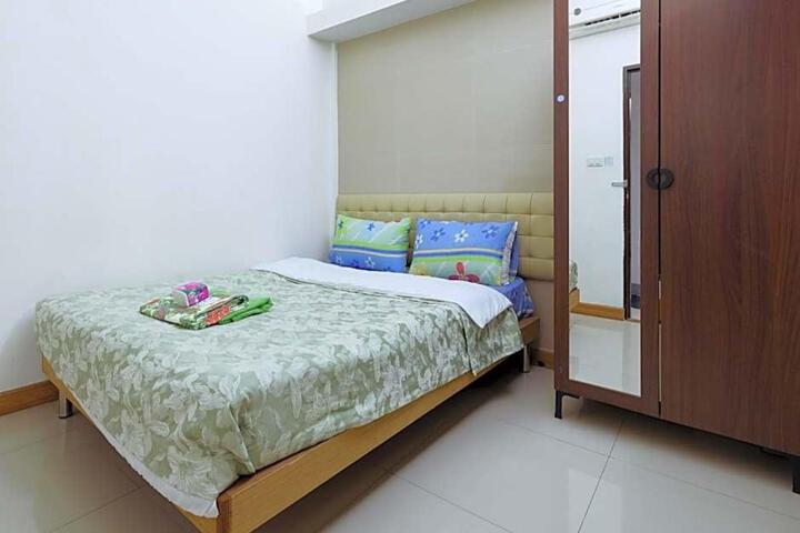 Room 7 of 16