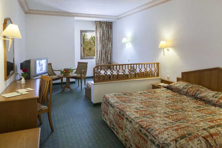 Room 10 of 48