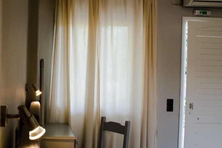 Room 5 of 14