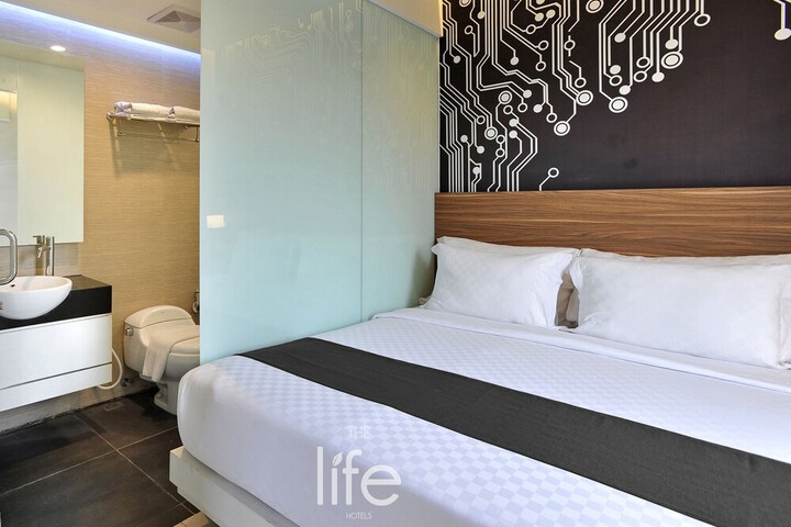 Room 4 of 32