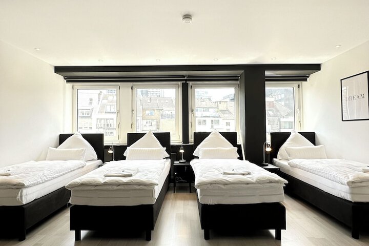 Room 2 of 63