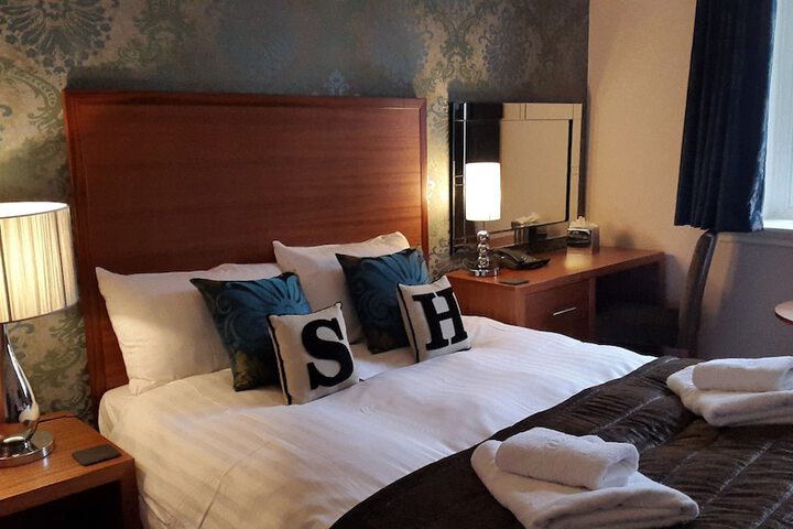 Room 8 of 50
