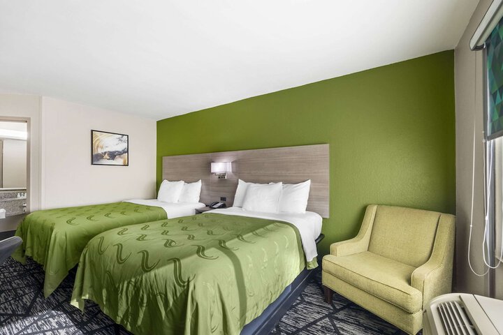 2 Double Beds (10 of 10)