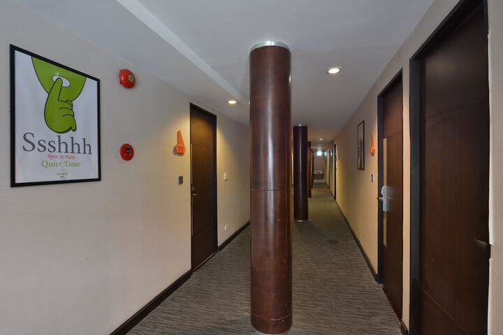 Ballroom/Hall 29 of 31