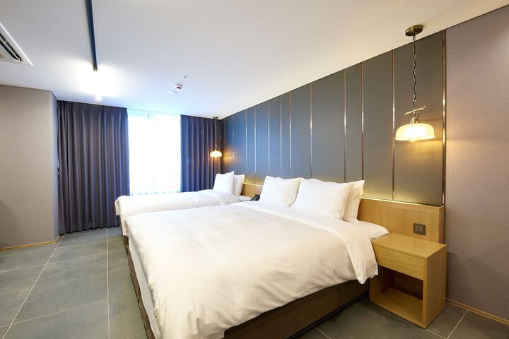 Room 19 of 48