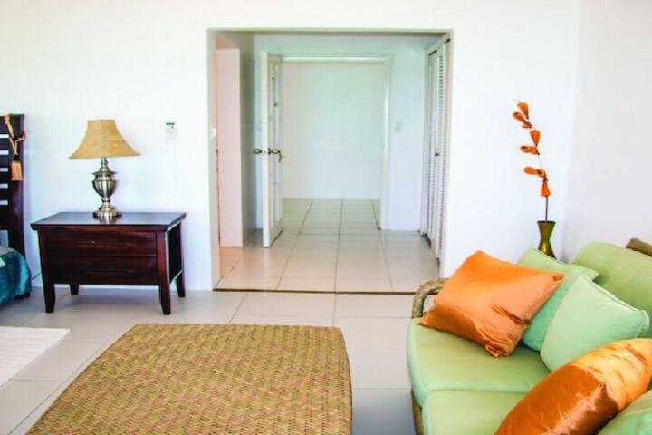 Room 3 of 28