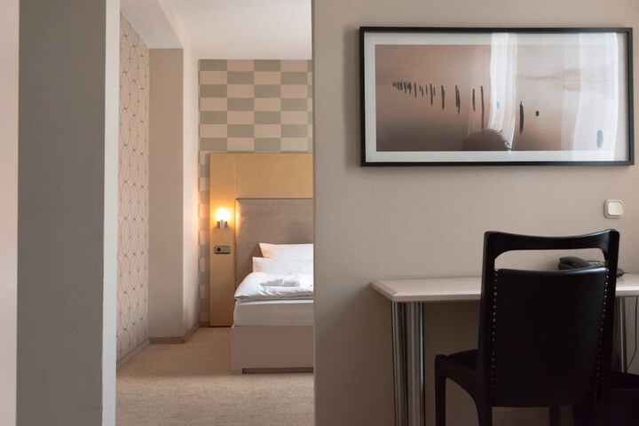 Room 10 of 44