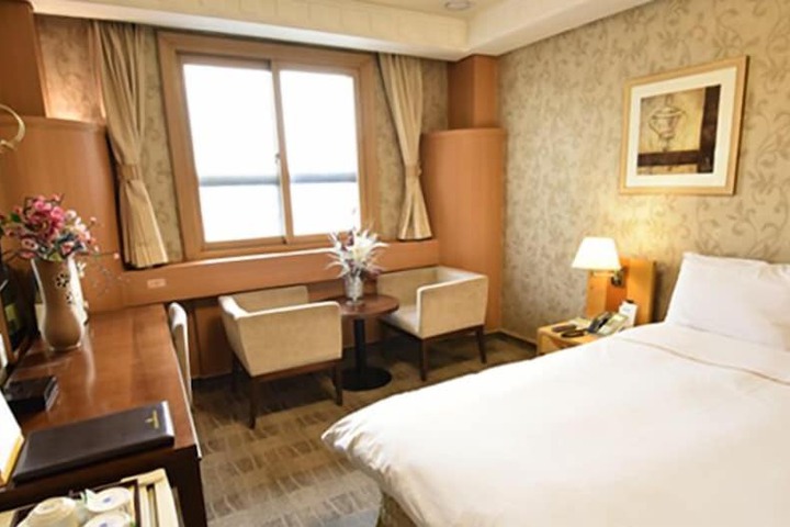 Room 8 of 16