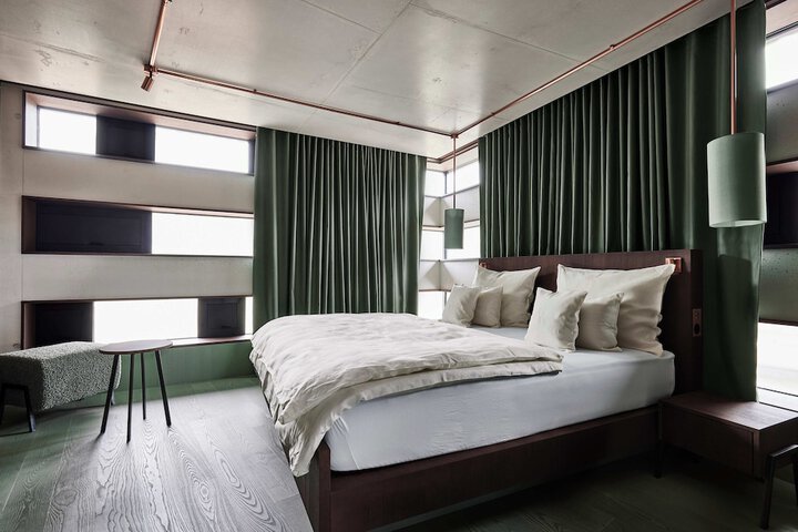 Room 10 of 43