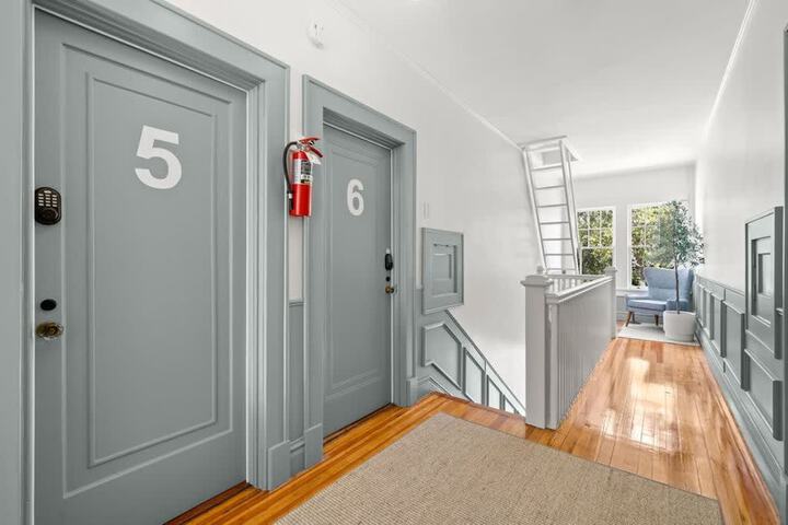 Room 13 of 34