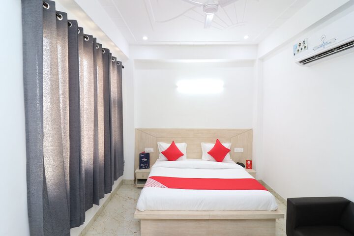 Room 10 of 13