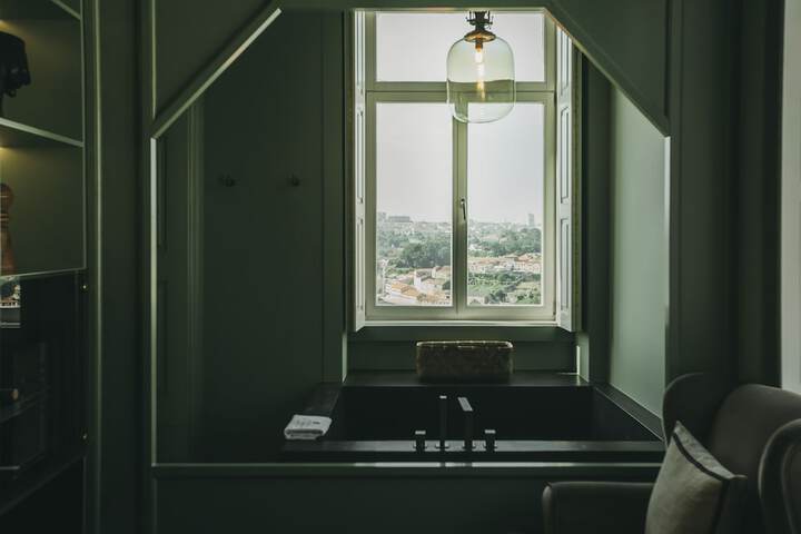 Room 120 of 204