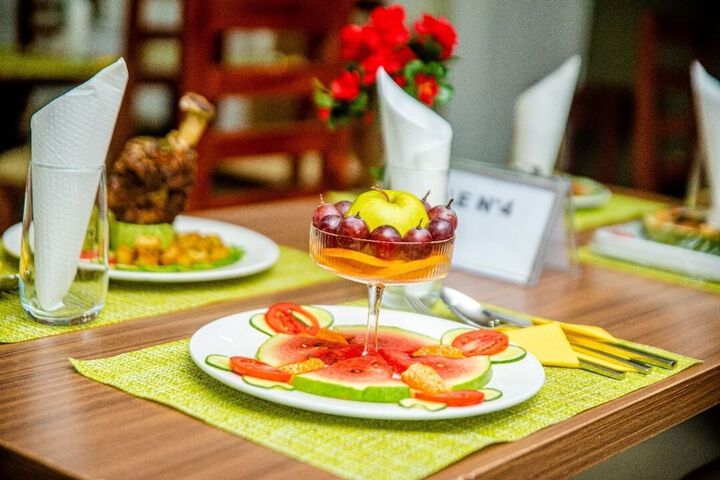 Dining 44 of 52
