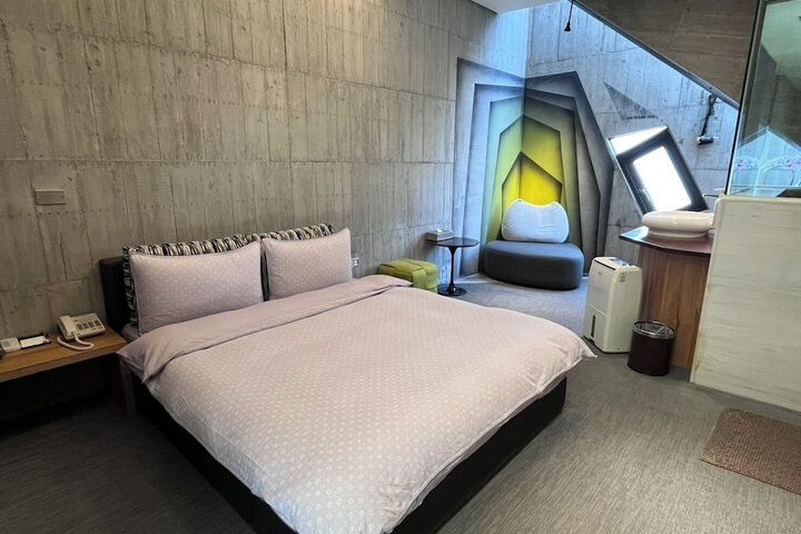 Room 23 of 47