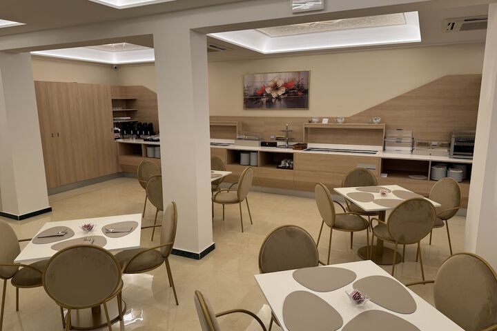Dining 14 of 19