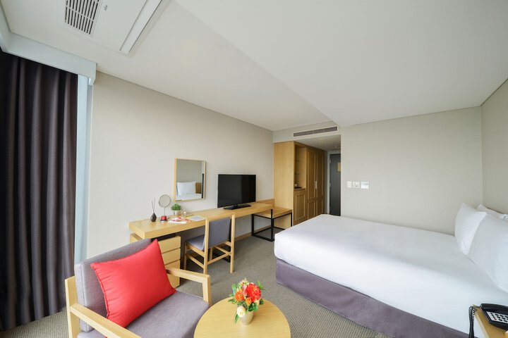 Room 5 of 38