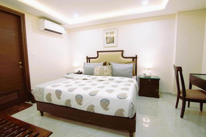 Room 3 of 53