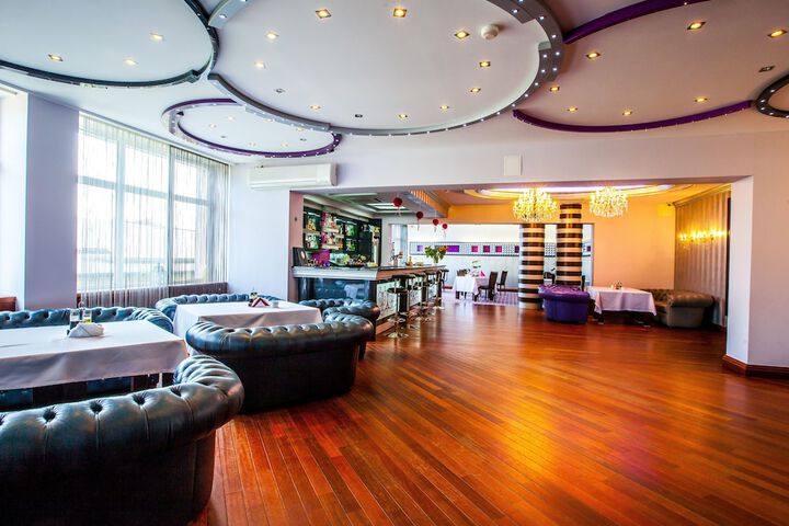 Lounge 36 of 42