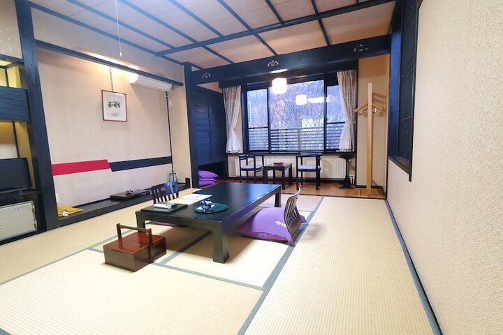 Room 2 of 96