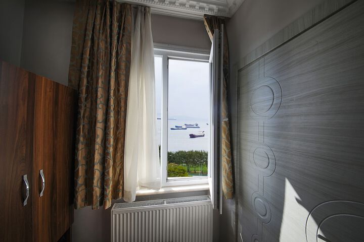Room 32 of 40