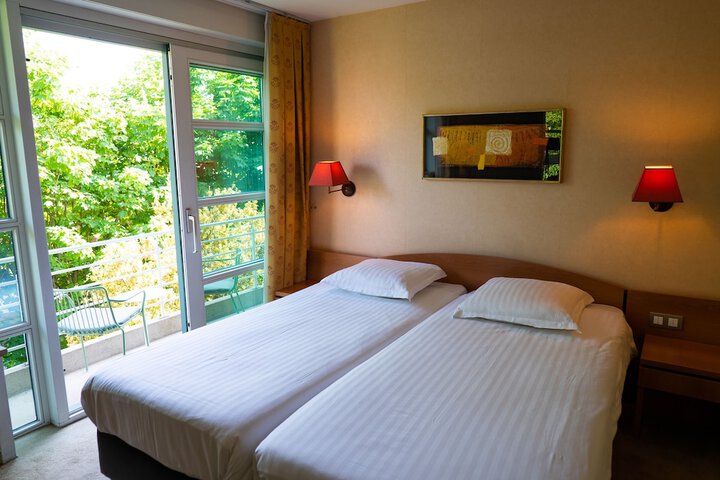 Room 7 of 60
