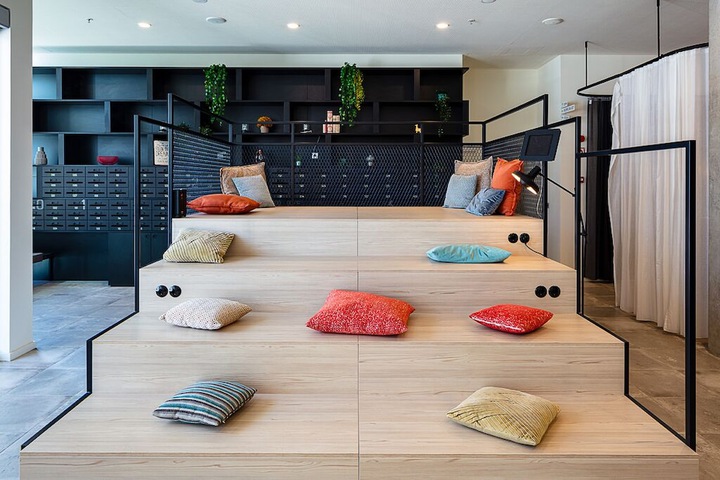 Room 14 of 22