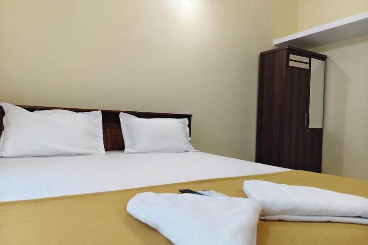 Room 3 of 20