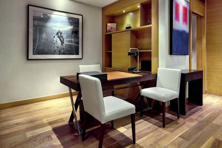 Room 32 of 85