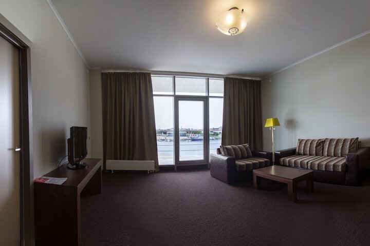 Room 12 of 110