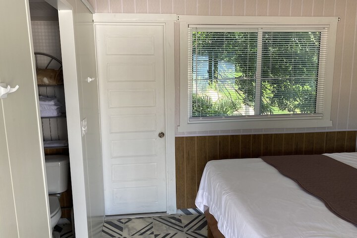 Room 2 of 20