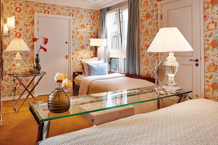 Room 32 of 52