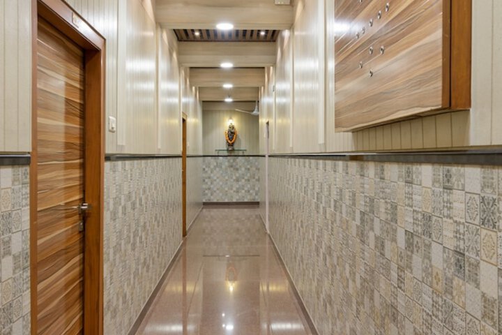 Ballroom/Hall 40 of 68