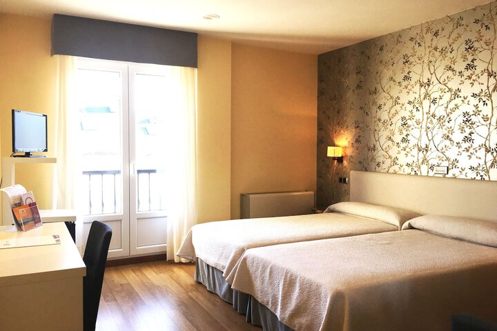 Room 12 of 90