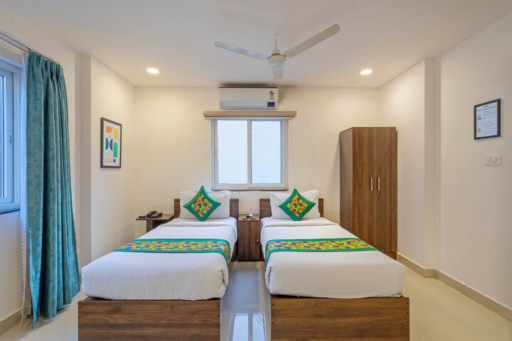 Room 12 of 40