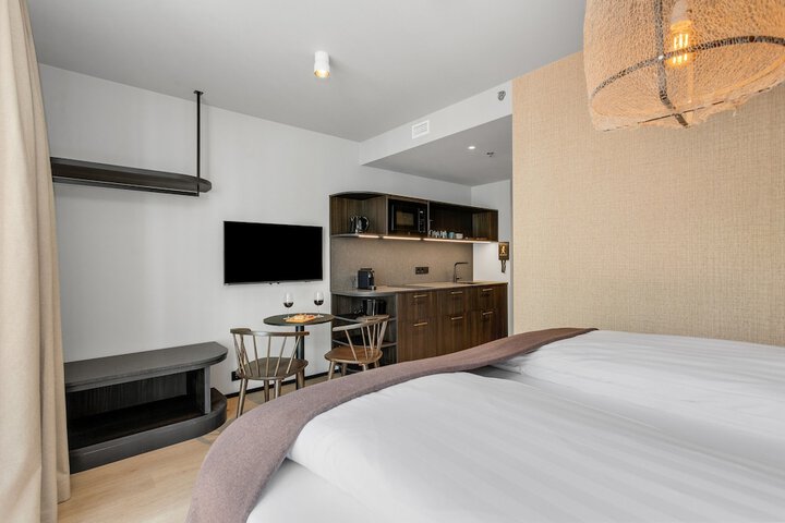 Room 5 of 48