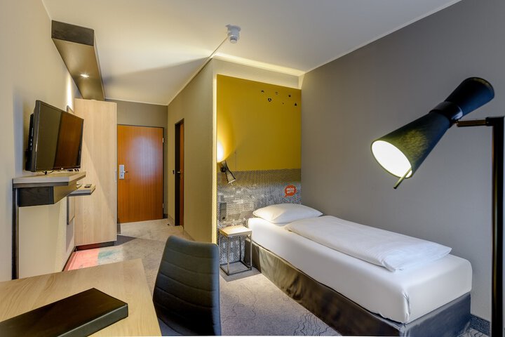 Room 4 of 44