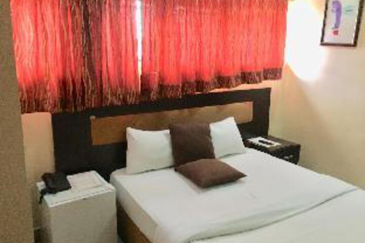 Room 6 of 7