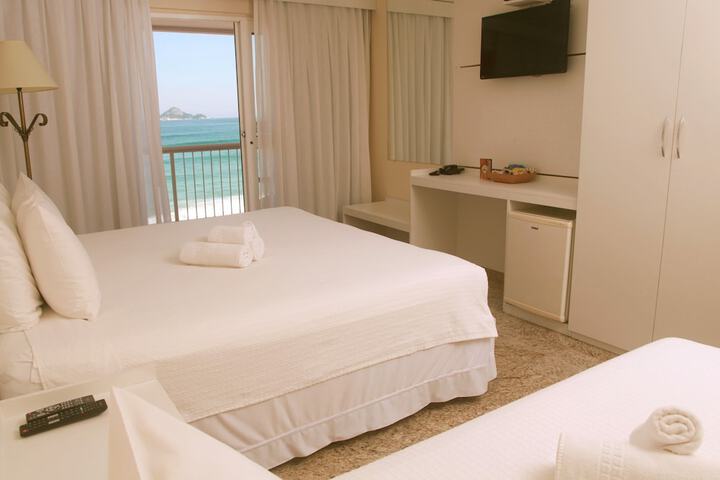 Room 32 of 60